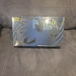 Pokémon - Trading Card Game: Mega Charizard X ex Ultra-Premium Collection