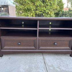 Modern Media TV Stand Furniture Good Condition 