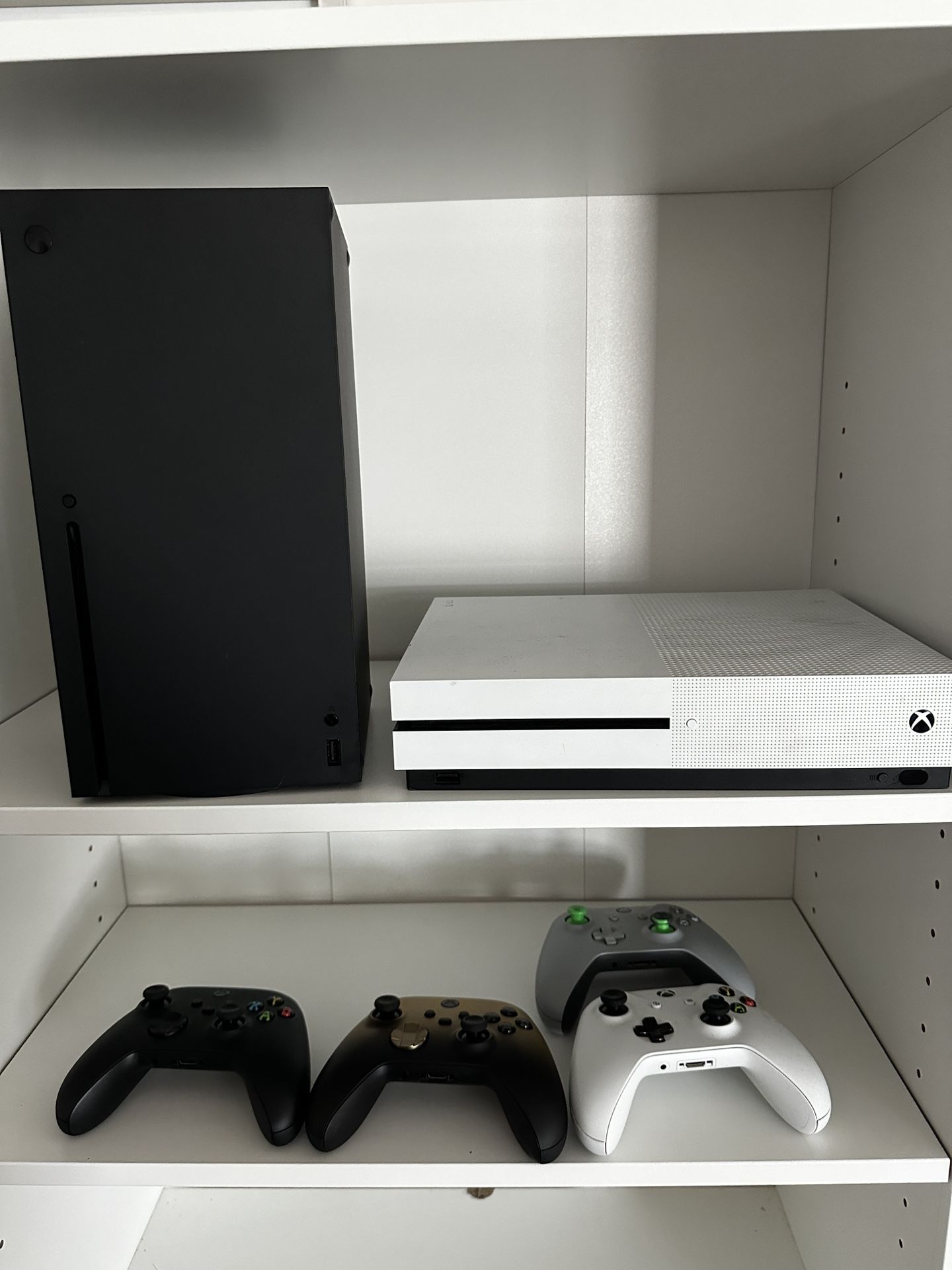 Xbox Series X And Xbox One 