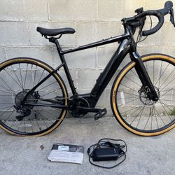 2021 Cannondale Topstone Neo 5 Electric Bike In Nice Condition Size Medium. Comes with proof of purchase, charger and key for the battery. Original re