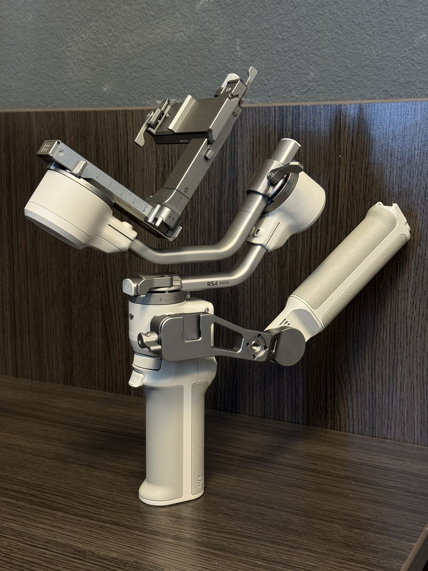 Brand New DJI RS4 Mini Combo