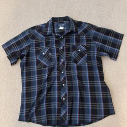 Like New Mens Wrangler Short Sleeve Shirt, XL