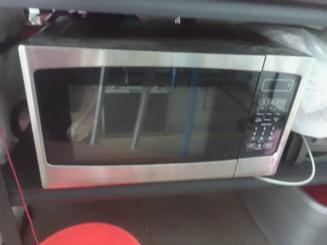 Used Countertop Microwave 
