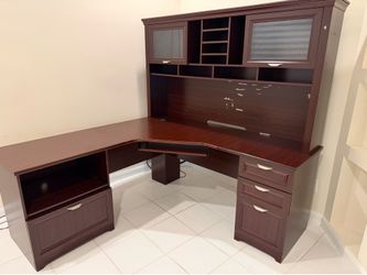 Corner office desk