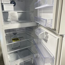Refrigerator With Ice Maker 