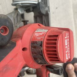 Milwaukee M 12