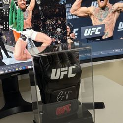 Conor McGregor Signed UFC Glove 😎🔥