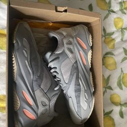 Yeezy 700 Great Condition 