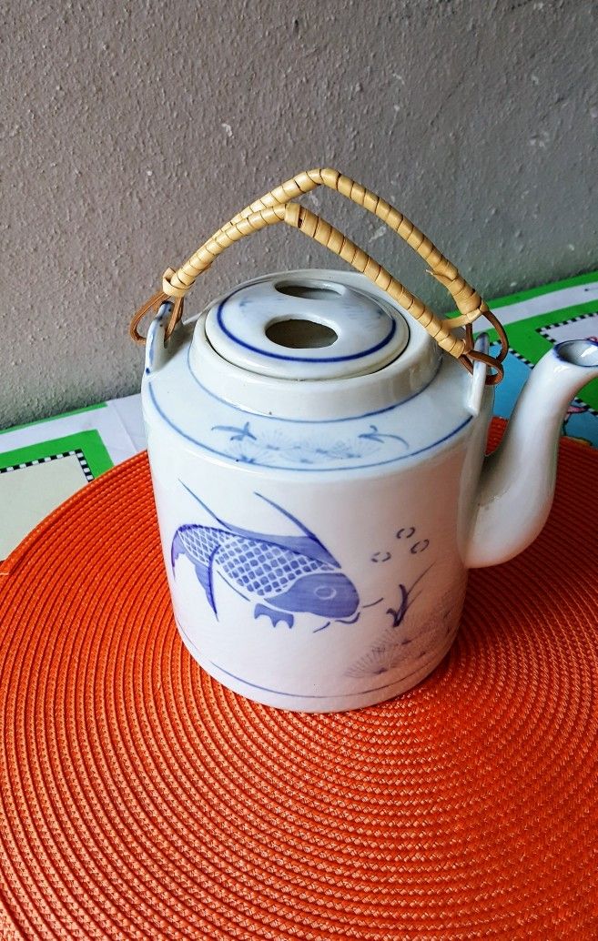 Tea pot
