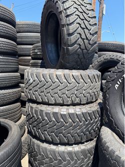 LT 35/12,50/R20 marca TOYO M/T las 4 llantas usadas instaladas y balanceadas