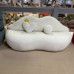 Kiss 💋 Ivory Boucle Teddy Sherpa Loveseat 