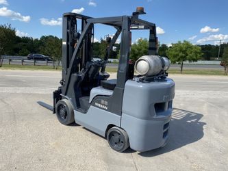 Forklift Nissan 6500 lbs triple stage side shift