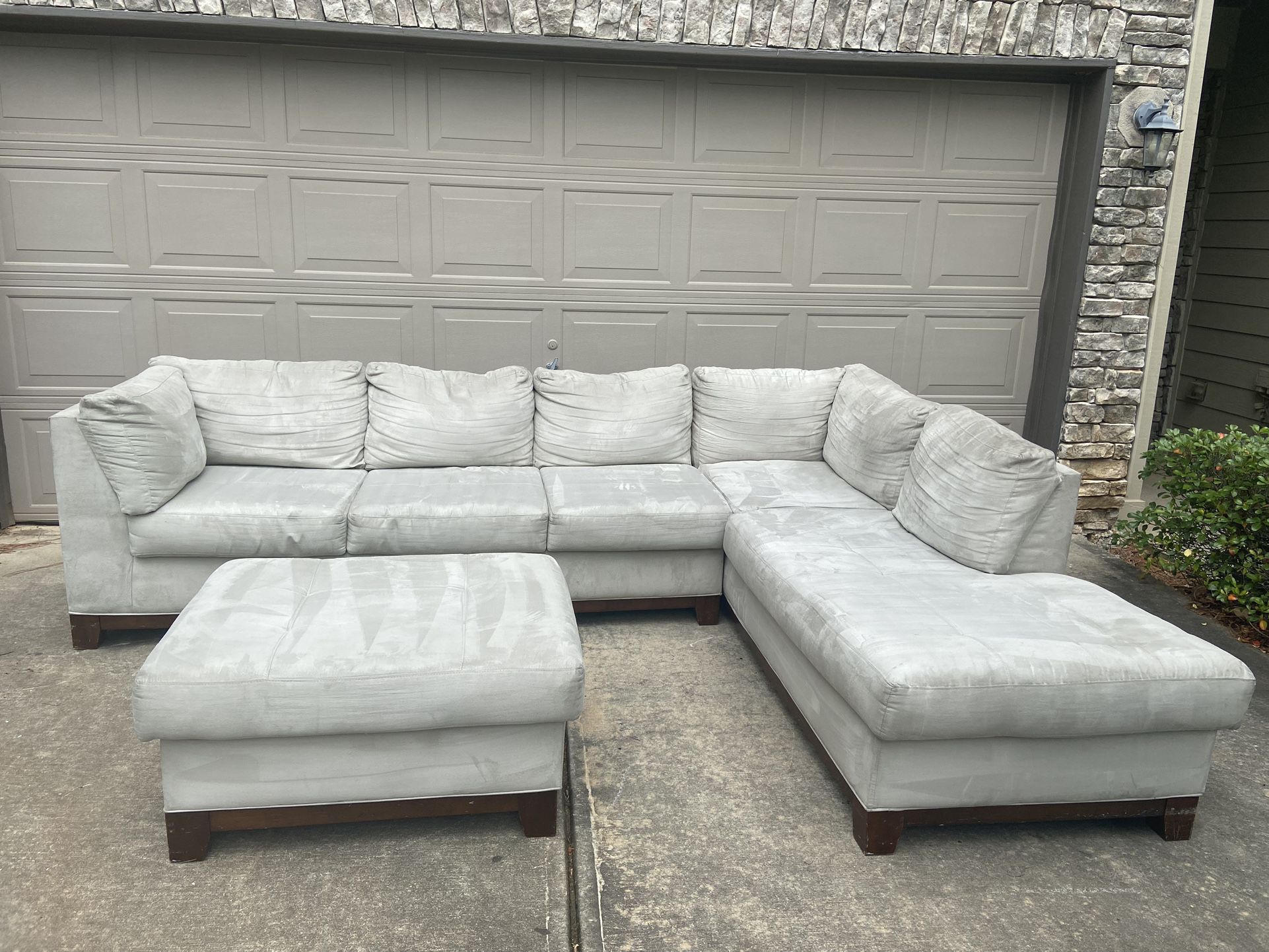 Light Gray Sectional Sofa (free delivery)🚚 