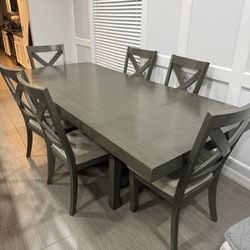 table/w chairs For Sale