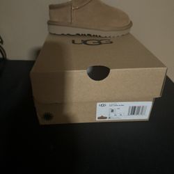 NEW🌻TODDLER UGGS🌻SIZE 8