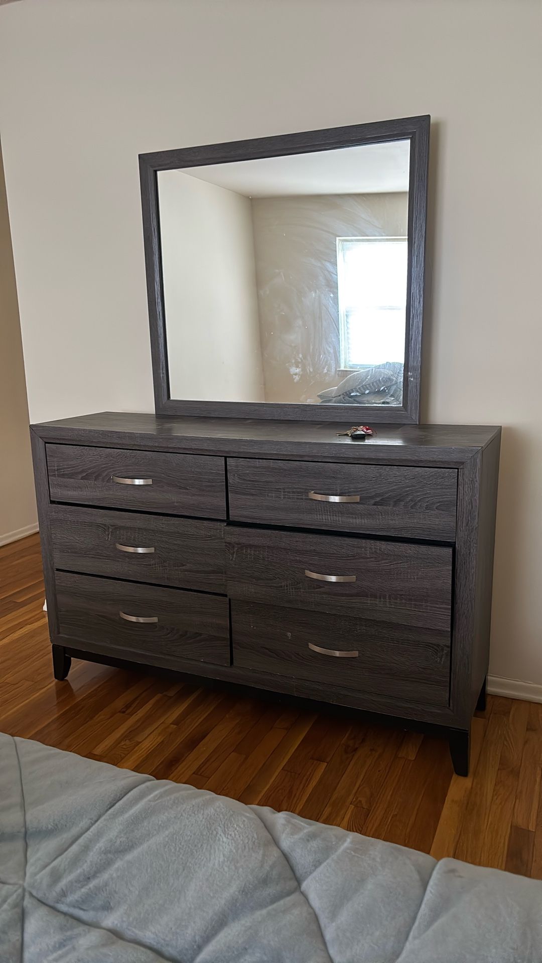 Dresser With Mirror