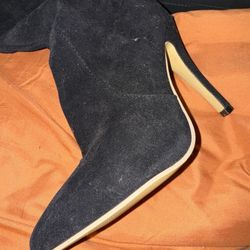 Black Boots 