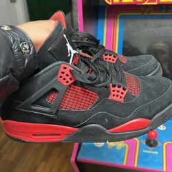 Jordan 4 red thunders 