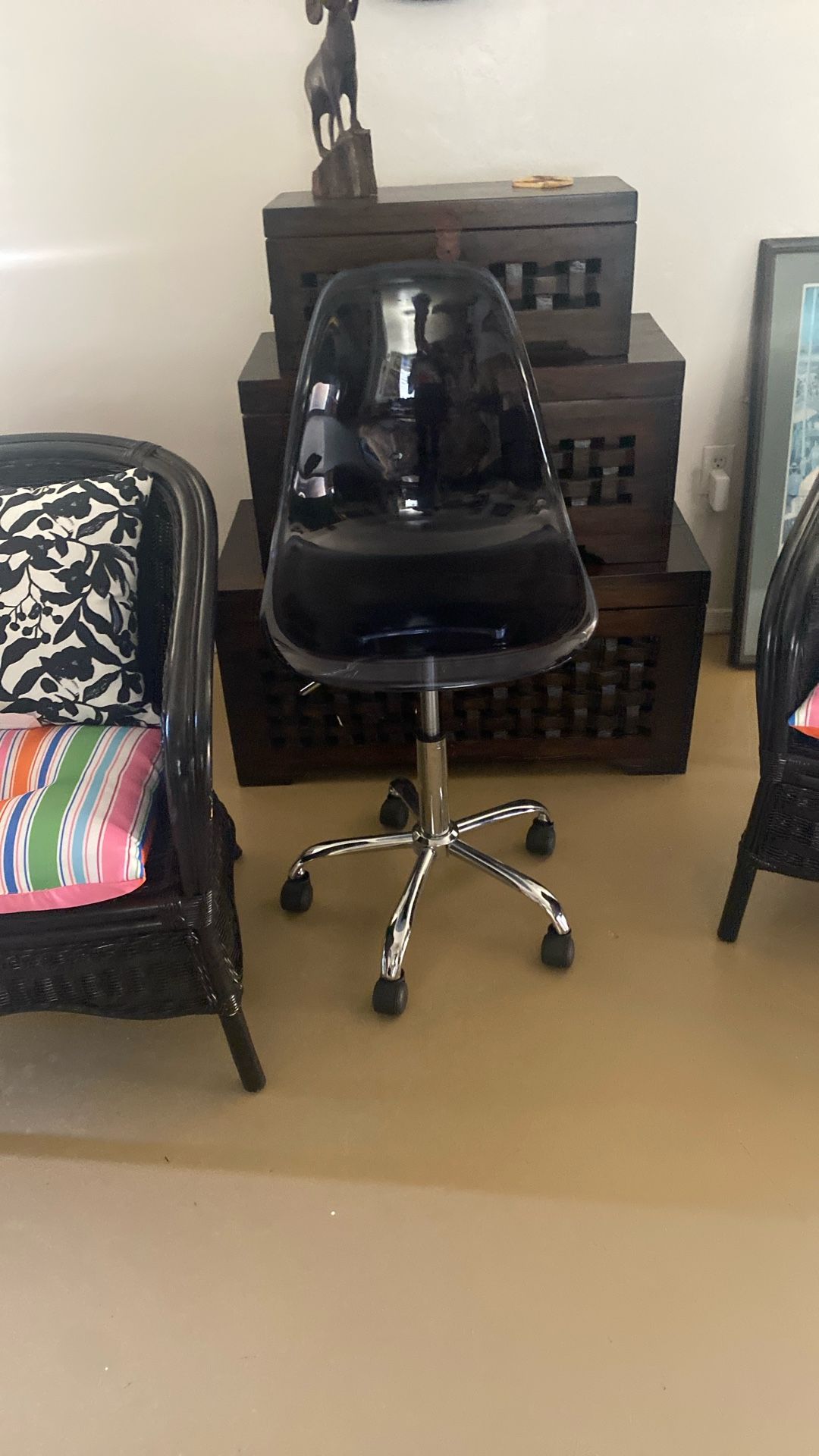 Black rolling chair goes up and down