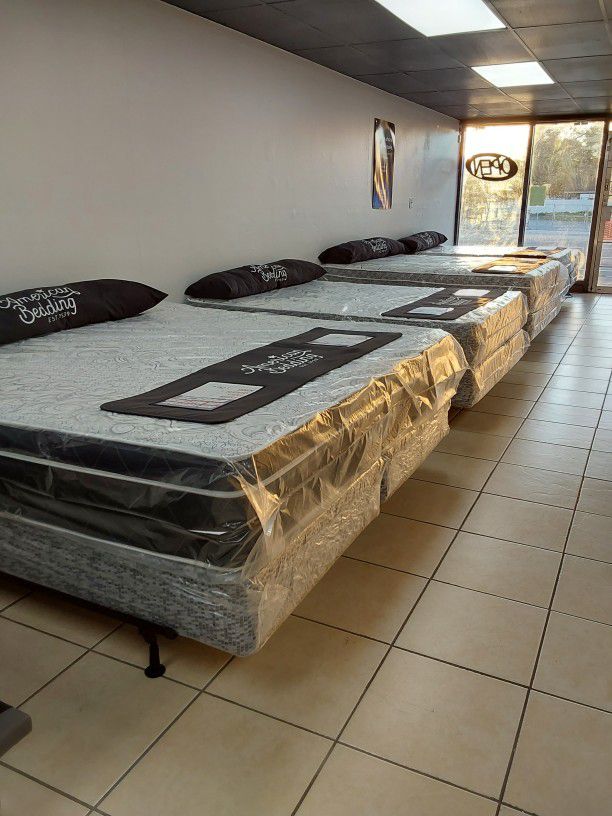 KING PLUSH MATTRESS AND BOX SPRING SPECIAL 