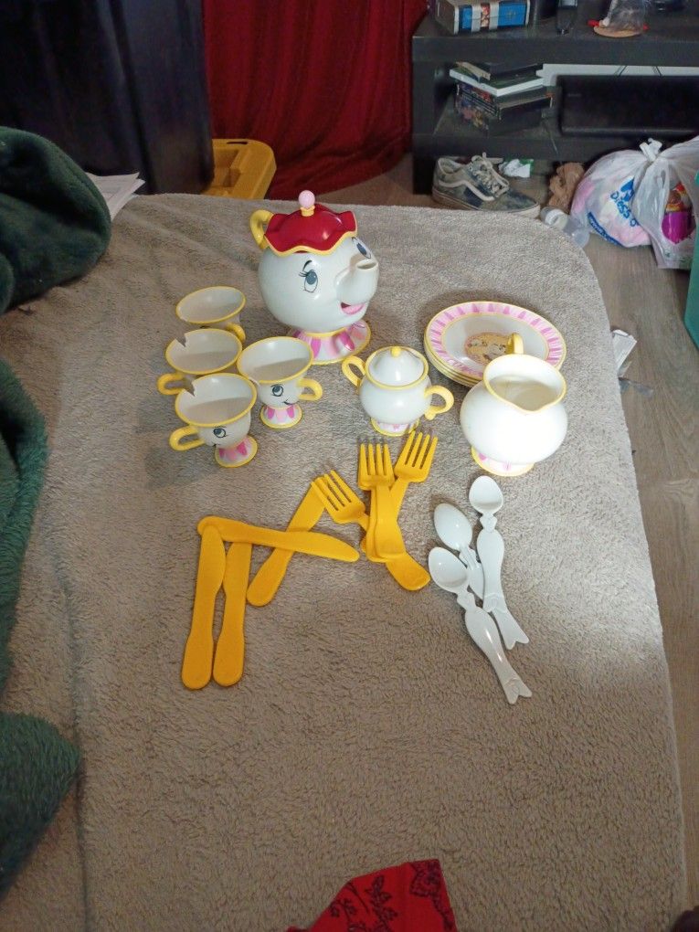 Beauty And The Beast Mrs Potts& Chip Tea Set 24 Piece
