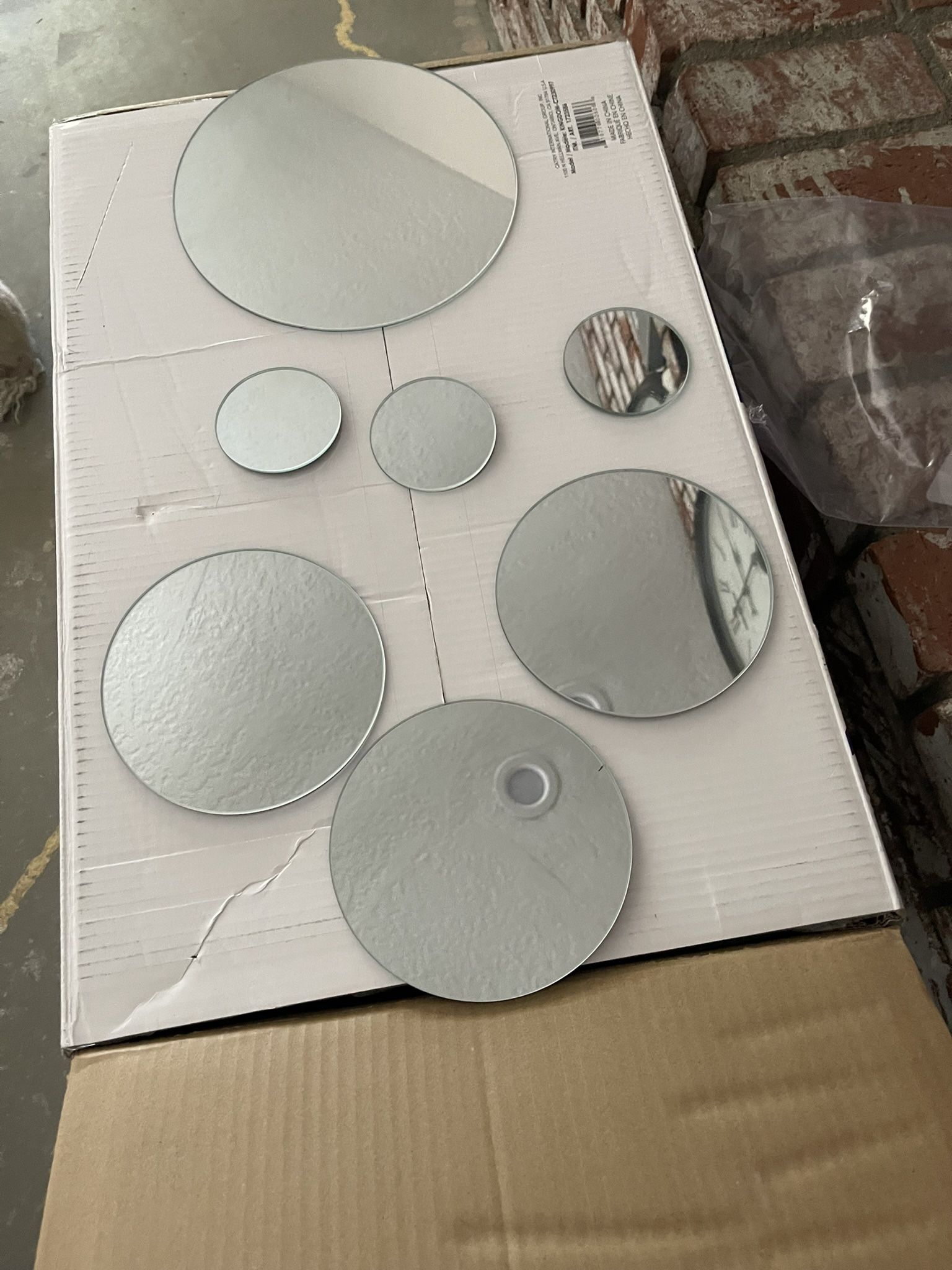 Round Mirrors Decoration