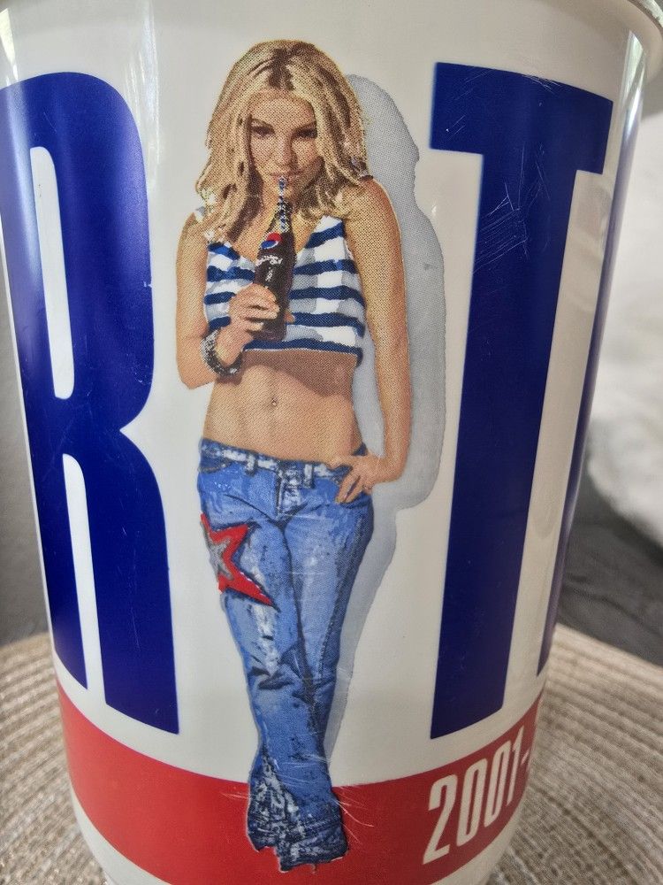 Britney Spears 2001-2002 World Tour 44 Ounce 7-11 Promotion Collector's Cup