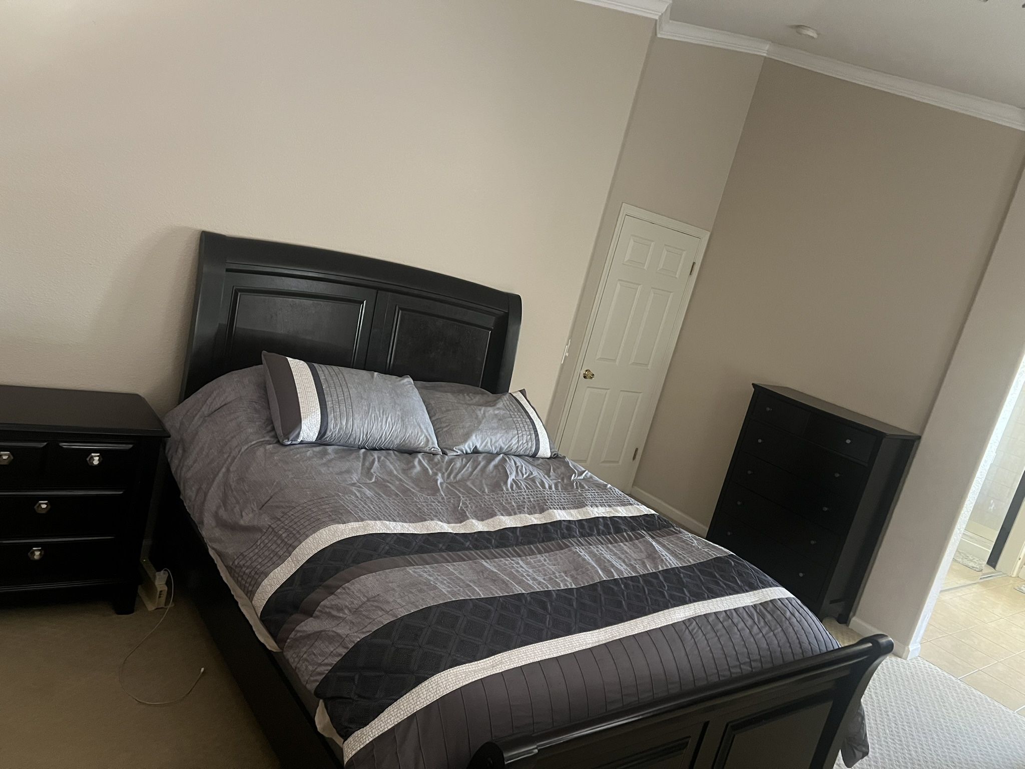 Queen Bed Room Espresso Color