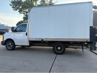 Box truck Chevrolet 2012