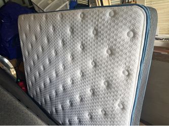 Queen mattress like new