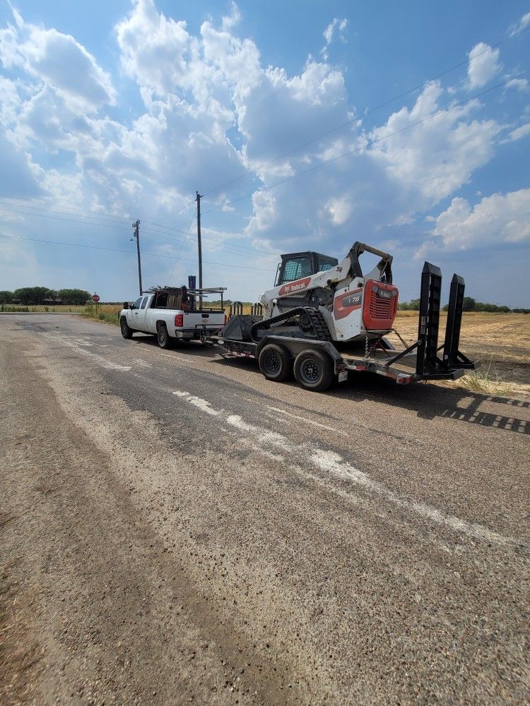 Tractor  Bobcat Rent 350 + 230 Operador Incluye Pala Y Picos.