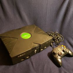 Original Xbox, Cords, 4 Controllers, And Microphone