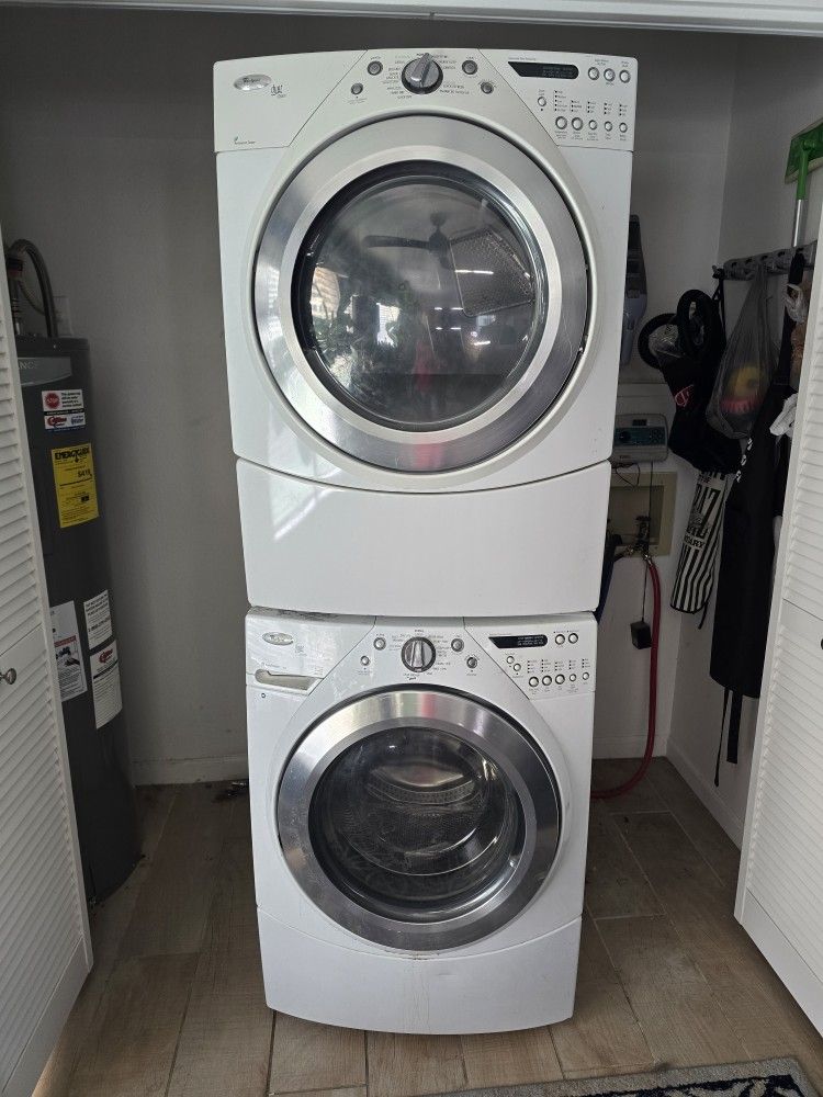 Whirlpool Washer & Dryer Set * FREE Stack Kit*