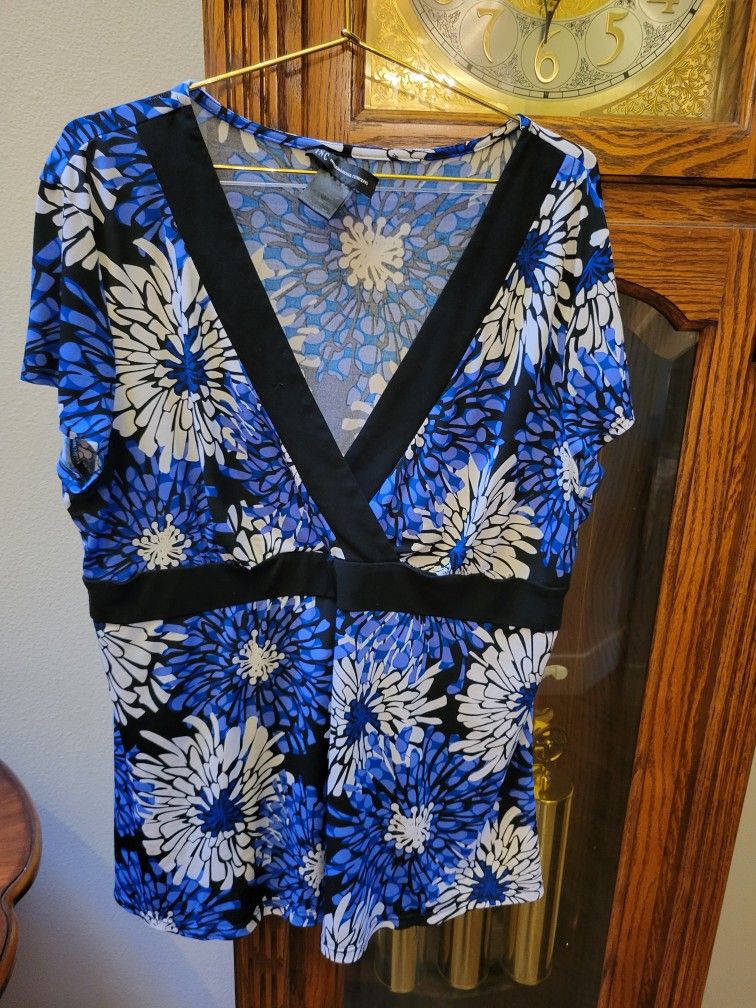 Sleeveless Dressy Blouse Size L