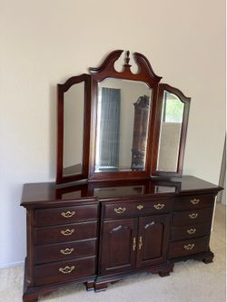 Thomasville Bedroom Furniture Set – Dark Cherry Finish
