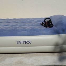 Intex Dura-Beam Standard Pillow Rest Air Mattress 18" Twin with Pump