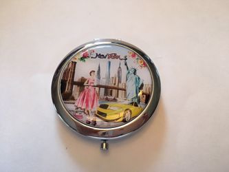 Vintage Style New York bounce compact mirror