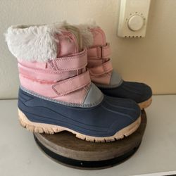 Oshkosh snow boots. Size 3