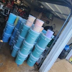 Hola tengo Javon Para lavar Ropa y Para lavar trastes y tambien cloro  Para lavar ropa  y suavitel a 30.00 
  Hagan sus ordenes vendo sobre pedido.

E