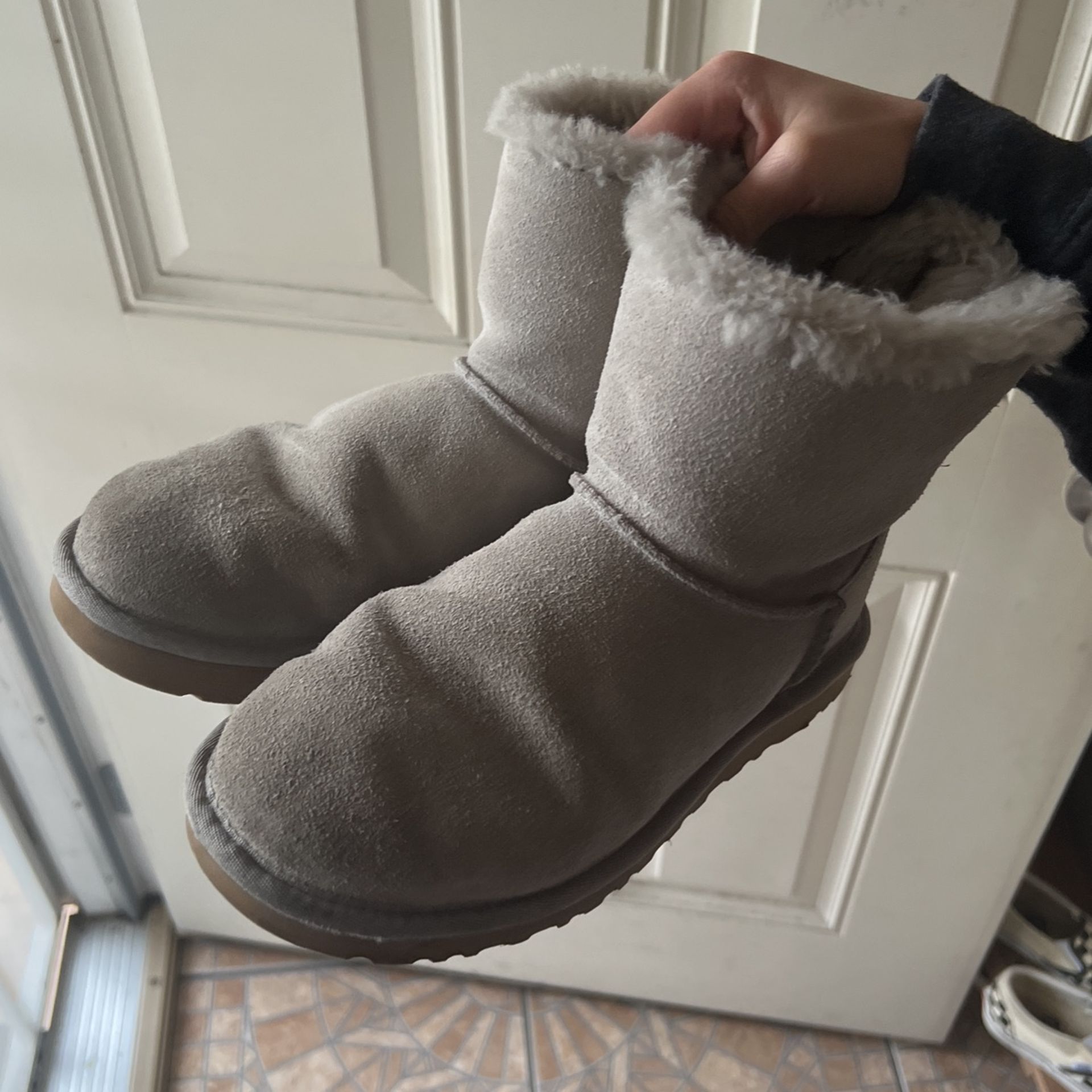 UGG Size 7 Gray