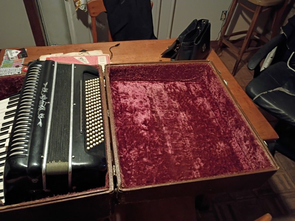 Wurlitzer Accordion 