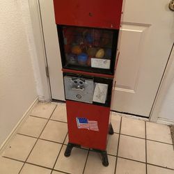 1960s toy dispenser machine. Excellent condition.