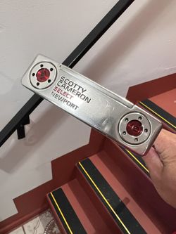Titleist Golf - Scotty Camron Select Newport Putter 34” RH Excellent New Grip