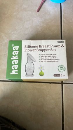haakaa breast pump and flower stopper set