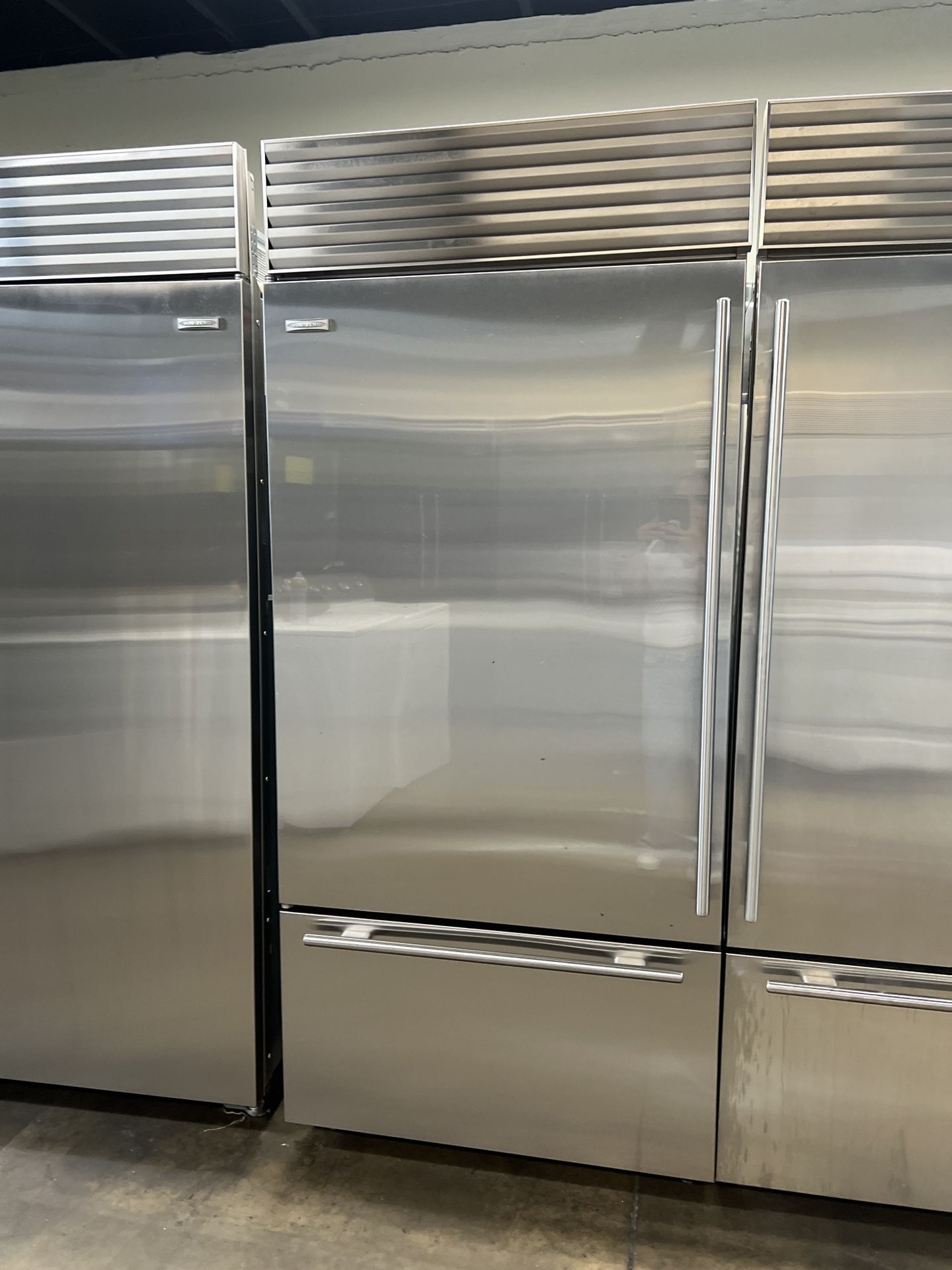 Sub Zero 36”Wide Built In Bottom Freezer Refrigerator