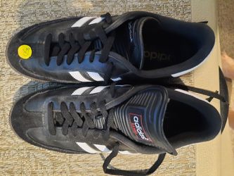 Like New-  Adidas sombas 9