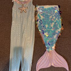 Two piece beautiful mermaid costume size 7/8. In very good condtion! 