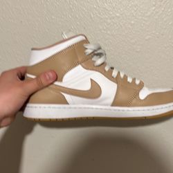 Jordan 1 Mid 