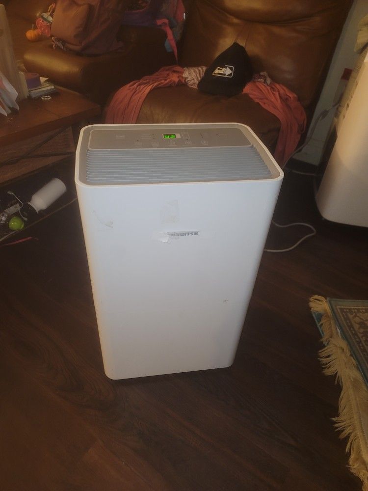 New 50-pints Hisense Dehumidifier In Excellent Working Condition