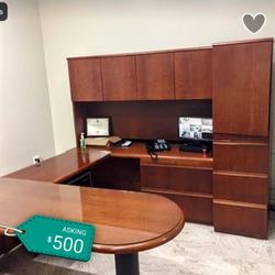 Nice Desk And 2 Guest  Chairs - Must Pick Up 